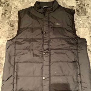 TravisMathew RAIN DELAY Vest Sz Large